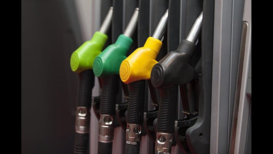 RACQOfficial's tweet photo. The average price of ULP in #Brisbane has hit 98.1cpl! It's been years since we have seen the average below $1 per litre. Please remember to only travel if it is essential. #RACQFuelAdvice https://t.co/xsLMS0Okzm