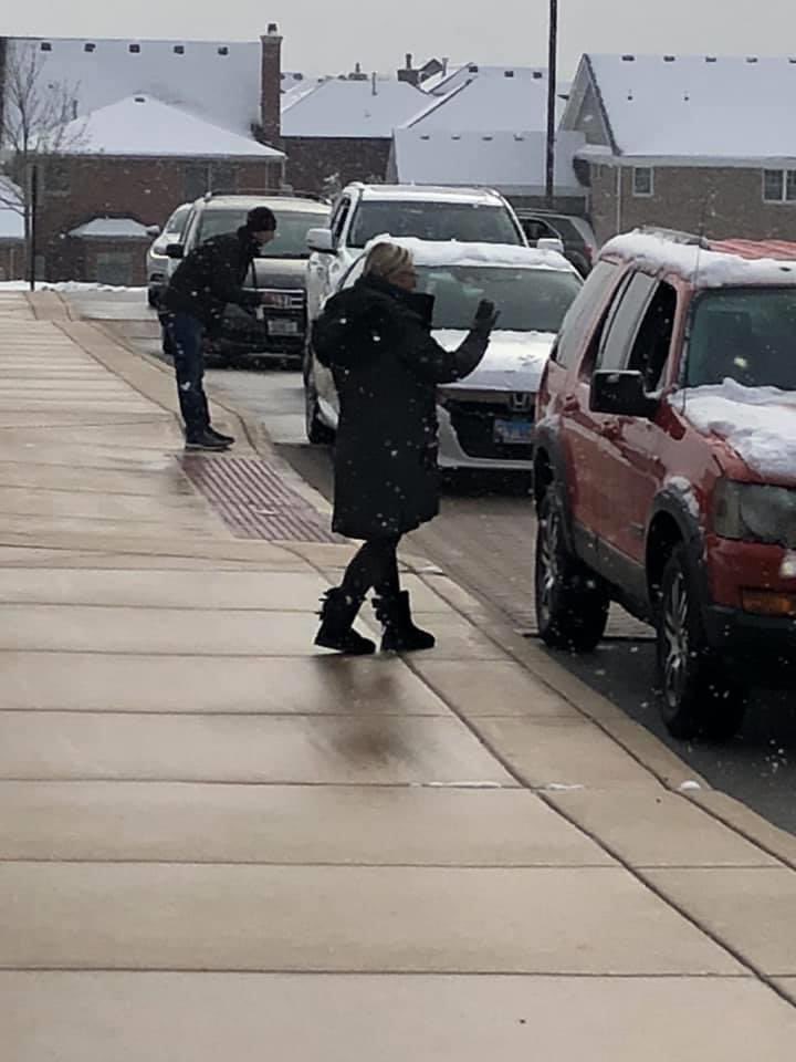 Schilling33C's tweet photo. Schilling Shout Out was a success! Families were able to pick up some instructional materials and were able to see some familiar faces. We’re very thankful that our students were able to see their teachers throughout the day. #SchillingPride #Spreadyourwings https://t.co/hUS7zMOHpB