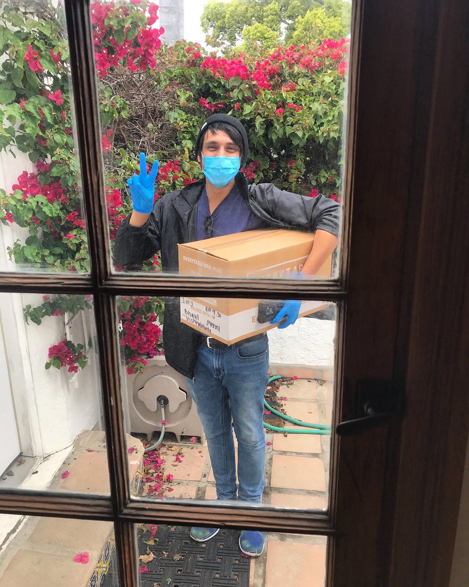 foreverytable's tweet photo. Give us a ✌️ to say thanks to Danny and all our team members making hundreds of subscription deliveries every day. ⠀
Tap the link in bio to get yours, use code STAYHOME to get 2 FREE meals in your first order. ⠀
⠀
#ContactlessDelivery #ThisFoodFights #GoodToGo https://t.co/W2XXHFeM0i