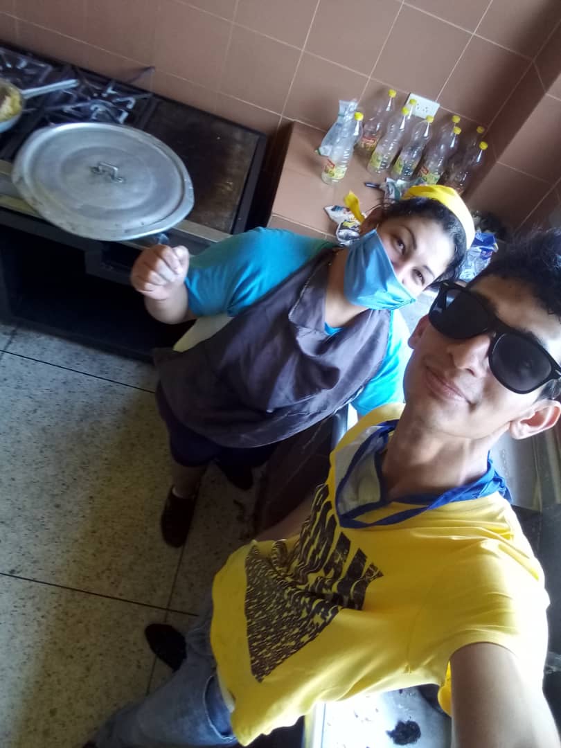 FundabitBnas's tweet photo. Compañeros Tutores CBIT, presentes en cada uno de los escenarios educativos, aportando y apoyando. #CBIT Ciudad de Nutrias Municipio Sosa, tutor Maykel Castillo, activo con la distribución de alimentos del PAE.
 @vane_prieto 
@FundabitOficial 
@zebarinas05 https://t.co/bCiXMUoFNp
