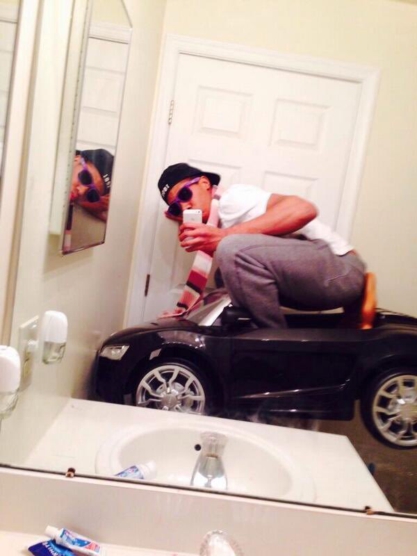 thicckshady's tweet photo. Sooooooo y’all really not finna bring this back? Selfie olympics 2020 https://t.co/lX2iKRclrV
