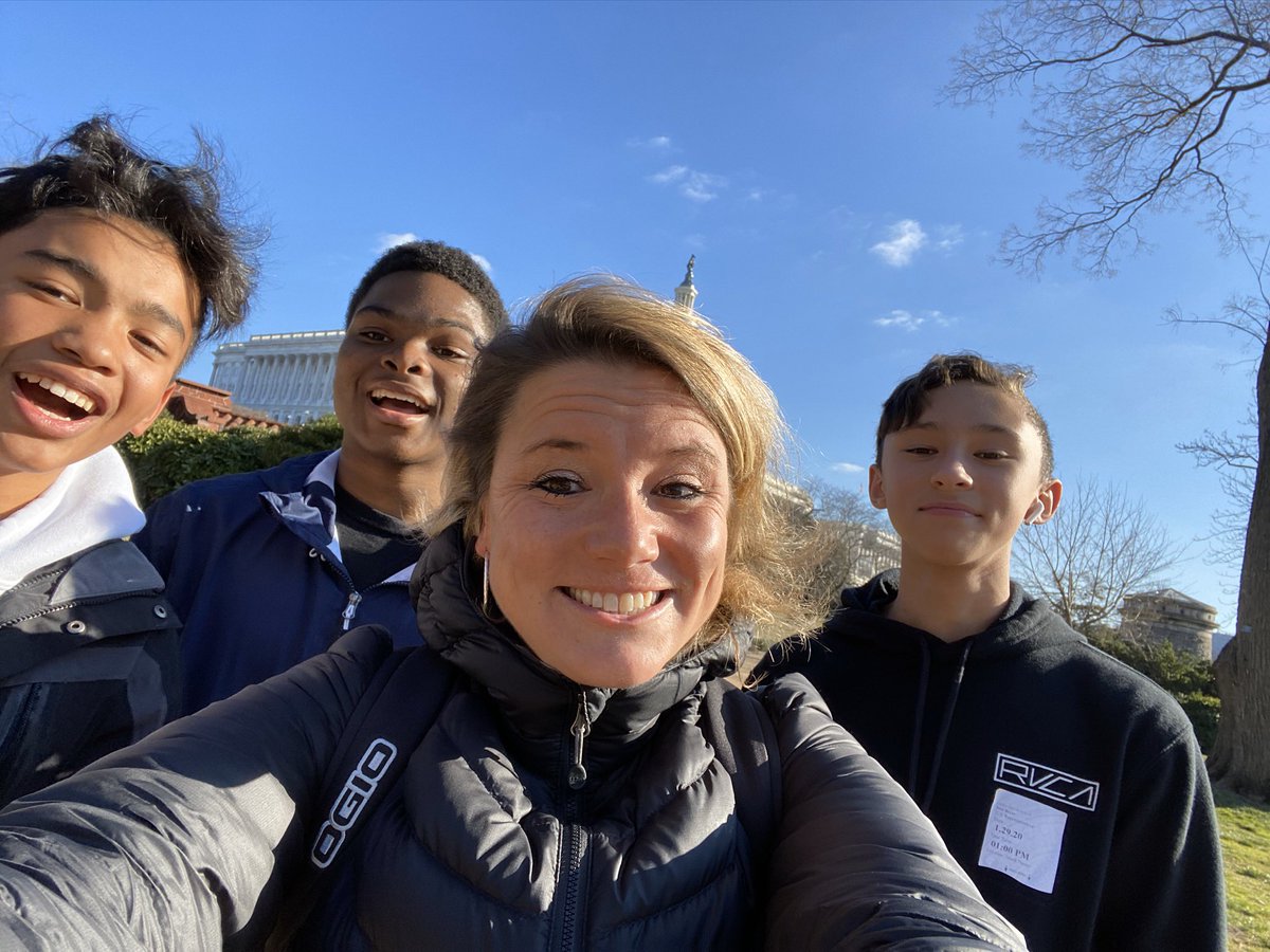 obloveshistory's tweet photo. Hey @rdawson2213 ! I wish @Twitter allowed more than 4 pics ! And, I need more then 4 words 😄 Here goes: motivators, leaders, service- oriented & the FUTURE ! I am missing them right now, bigtime! @BAM_MS_Official #bamconnected #bamyr3 https://t.co/XjGLmhLfrD