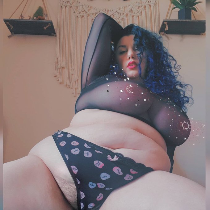 #quarantinebush 🥰🥰🥰🥰 . #thicc #bbw https://t.co/Es79etHzty<a href="/tag/quarantinebush"class="tags">#quarantinebush</a><a href="/tag/thicc"class="tags">#thicc</a><a href="/tag/bbw"class="tags">#bbw</a>