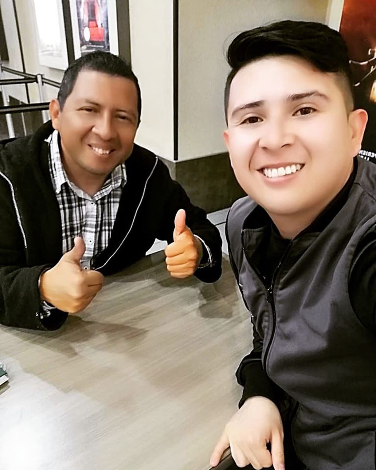 FrancoJRuiz's tweet photo. Con el cantante ecuatoriano Diego Paúl #Entrevista https://t.co/ukXbCO2gO2