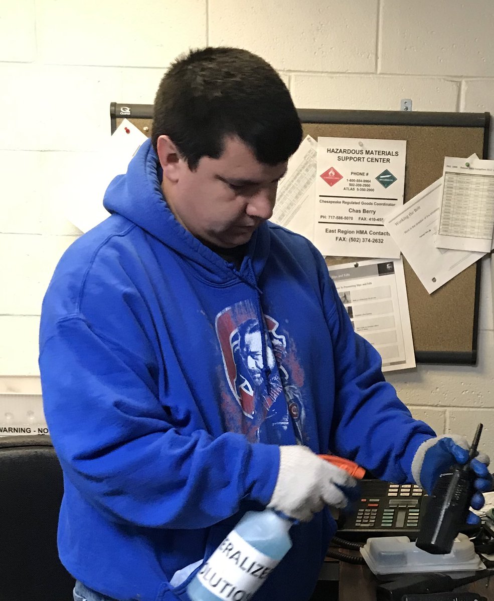 leming_tamyra's tweet photo. Teamwork makes the Dream work!! Preloader John coming in before the shift to help disinfect walkies for the sups plus all phones, keyboards, handles, switches, etc. #UPSersAreThere #COVID #ThanksForDelivering @mjthesafetylady @baysafety19 @FoglioFrank @JackieUPS2 https://t.co/tVJlc1G9Q7