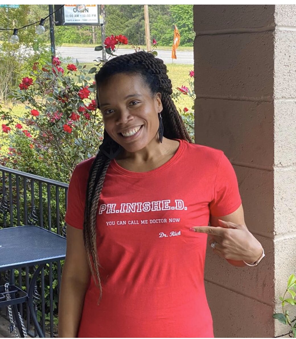 mgmgators's tweet photo. Mrs. Rich is now Dr. Rich! Congratulations Dr. Rich! Thank you for your hard work and tenacity! #wearecrew @LexingtonOne https://t.co/Fsba9QOWPU