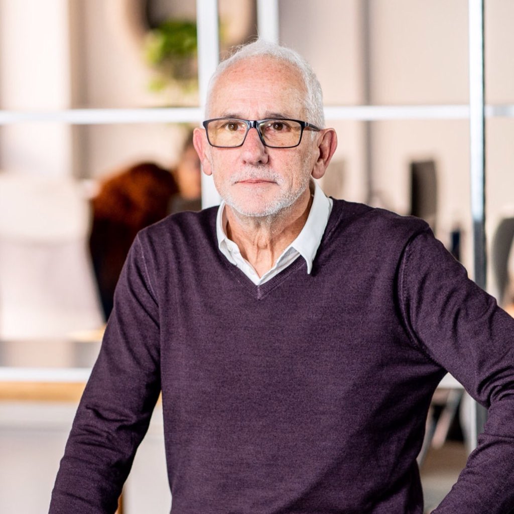 Se nos fue un gran amigo de la casa. Artista del OLORVISUAL gran persona y profesional. Vuela Alto #jordicano @elisavabcn #aprenderaoleratravesdelarte #olorreydelossentidos #olor #olfato #nariz #olorcolor #AromavenSabores #fundacionAromaven