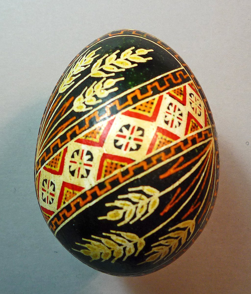 judy_rudoe's tweet photo. Time for a coda to my #EasterEgg A-Z @britishmuseum: these intricate designs are by a 20-year old student nurse in #Halifax #Yorkshire in 1972. From a #Ukranian #immigrant family, he learnt the art as a child, &amp; gave these eggs to #folklore scholar Venetia Newall 1/3 https://t.co/86T0LIThsy