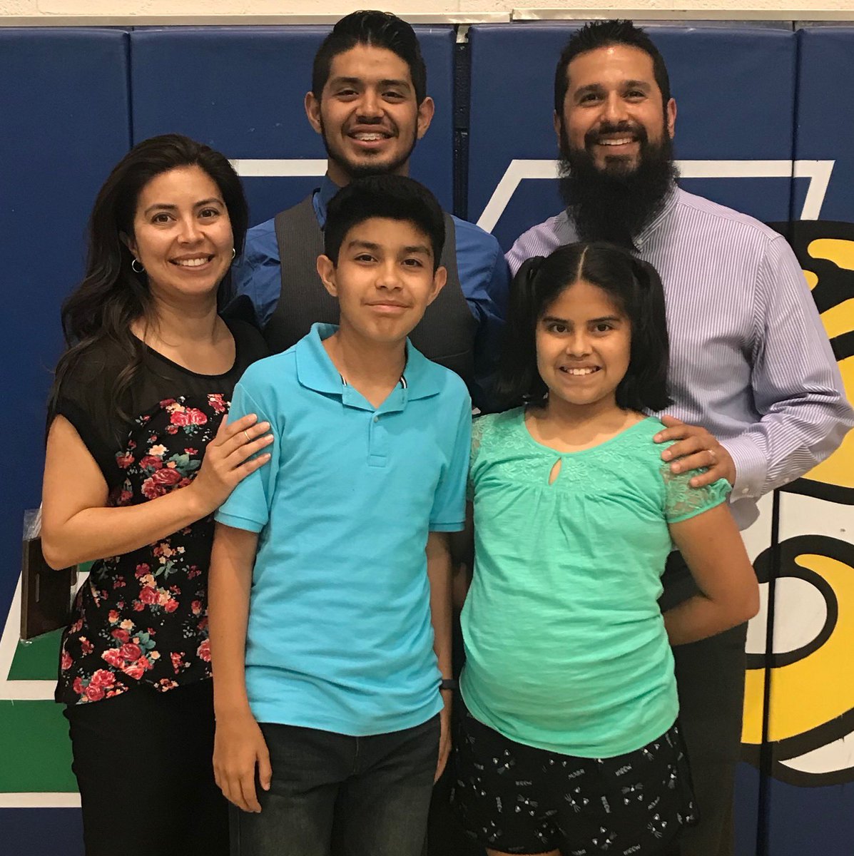 EHSFootballClub's tweet photo. We’d like to give a very warm amd excited welcome to our new Linebackers Coach, Noe Robles!!! 

@Coach_NoeRobles we are thrilled to have you on board, and grateful to have you and yours as part of our Falcon Football Family! We can’t wait to get started!💜🏈

#UFH #FearTheFalcons https://t.co/UDrlBtw35v