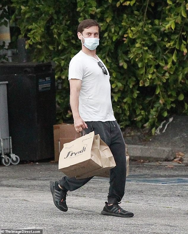 KelvinUMendez's tweet photo. He's still wearing masks after all these years, huh. https://t.co/mB2Pw4kAJI