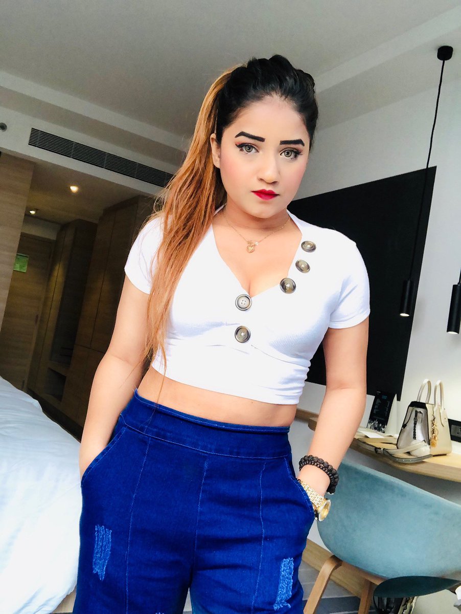 suprajas's tweet photo. Make it Simple but Significant 💙 
. . .

#suprajasanku #moongirl #lioness #everythingintime #influencer #blogger #supraja #sanku #blue #advocate #quoteoftheday #xoxo  @suprajas @telugufilmnagar @OnlineTollywood https://t.co/qdnEFnxH5a