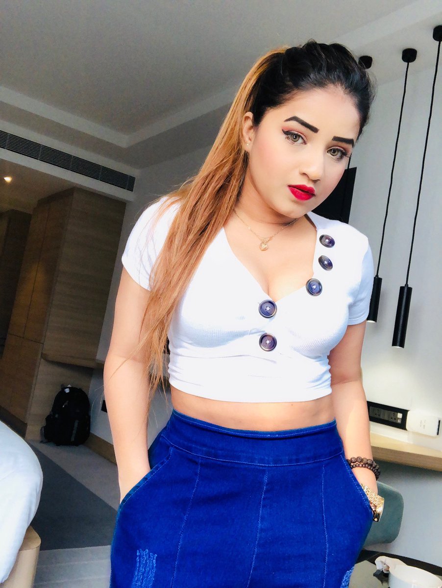 suprajas's tweet photo. Make it Simple but Significant 💙 
. . .

#suprajasanku #moongirl #lioness #everythingintime #influencer #blogger #supraja #sanku #blue #advocate #quoteoftheday #xoxo  @suprajas @telugufilmnagar @OnlineTollywood https://t.co/qdnEFnxH5a