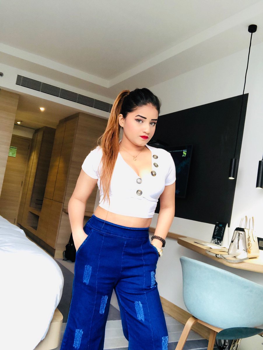 suprajas's tweet photo. Make it Simple but Significant 💙 
. . .

#suprajasanku #moongirl #lioness #everythingintime #influencer #blogger #supraja #sanku #blue #advocate #quoteoftheday #xoxo  @suprajas @telugufilmnagar @OnlineTollywood https://t.co/qdnEFnxH5a