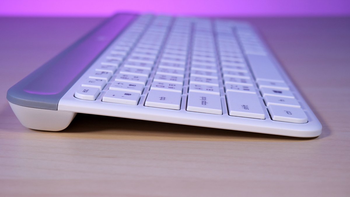 techspinreview's tweet photo. Look how pretty this beauty is, Logitech MK470 combo. Slim, thin, ergonomically designs with really silent tapping! 
Check out the full details in our latest review: Check it!  https://t.co/cuISqvDh9C
#wireless #logitech #mk470 #mk315 #mk235 #m330 #m350 #m171 @Logitech https://t.co/H4d2UdwLrJ