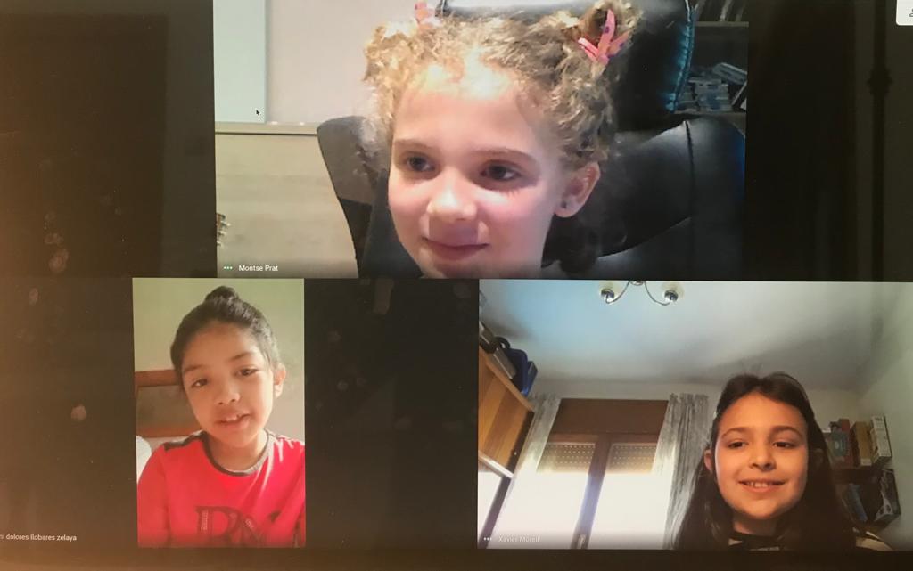 vedrunacent's tweet photo. I seguim avançant! Avui us compartim un bocí d’una cançó: “La teva mirada, la marca d’expressió de mig somriure. Ganes de riure i les hores volen”. La veu kids. #2PRIMSSCC https://t.co/PSqLeUB5fz