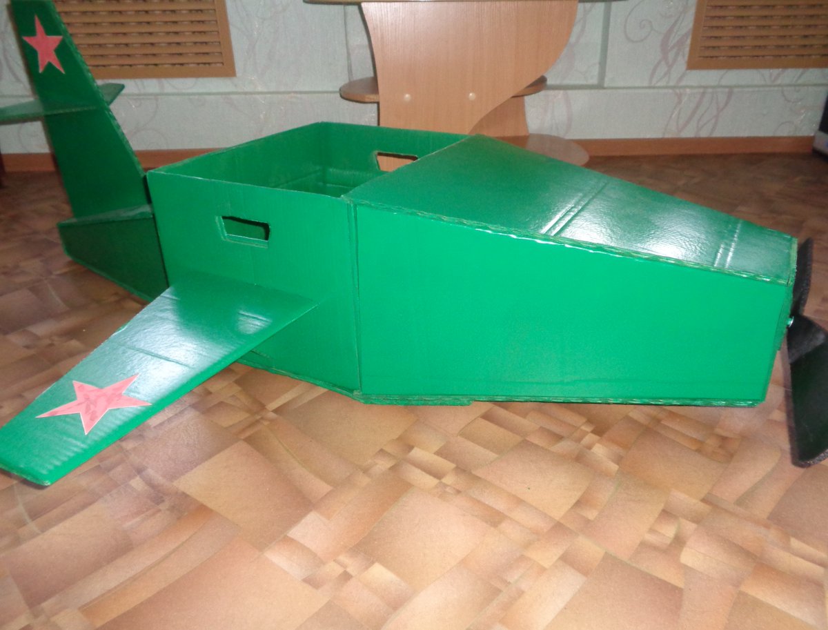 Воспитатели МБДОУ д/с № 47 ФедотоваТ.А. ,Малова Н.Г. совместно с родителями приняли участие в патриотическом марафоне «Воевали
Оборонялись Верили…»,посвященном 75-летию Победы в Великой Отечественной войне. Своими руками они  смастерили поделки на военную тематику.