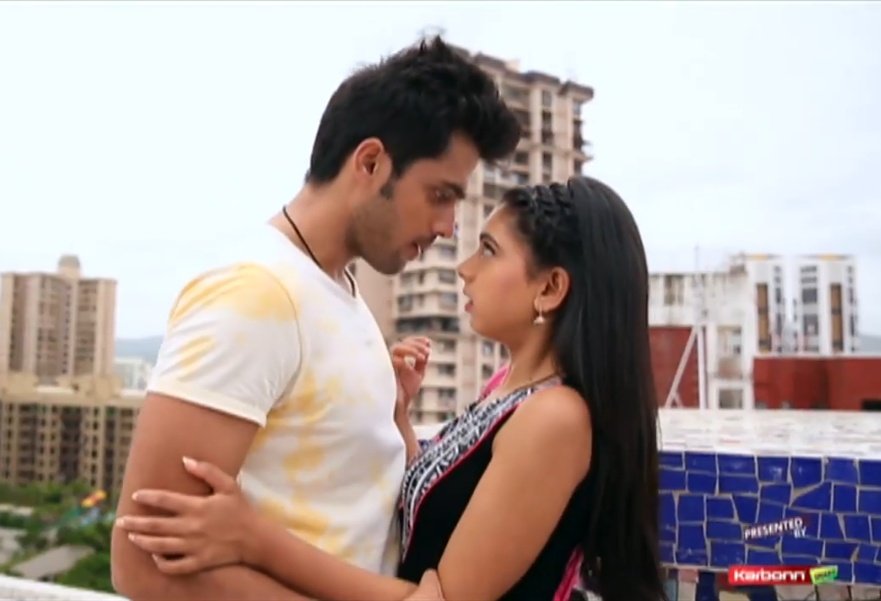 nodaayman20's tweet photo. Manik is hella proud of his girl, even I am. She is so understanding and that's what I love to see. 
#KaisiYehYaariaan #MaNanLivesOn https://t.co/3125g2QF67