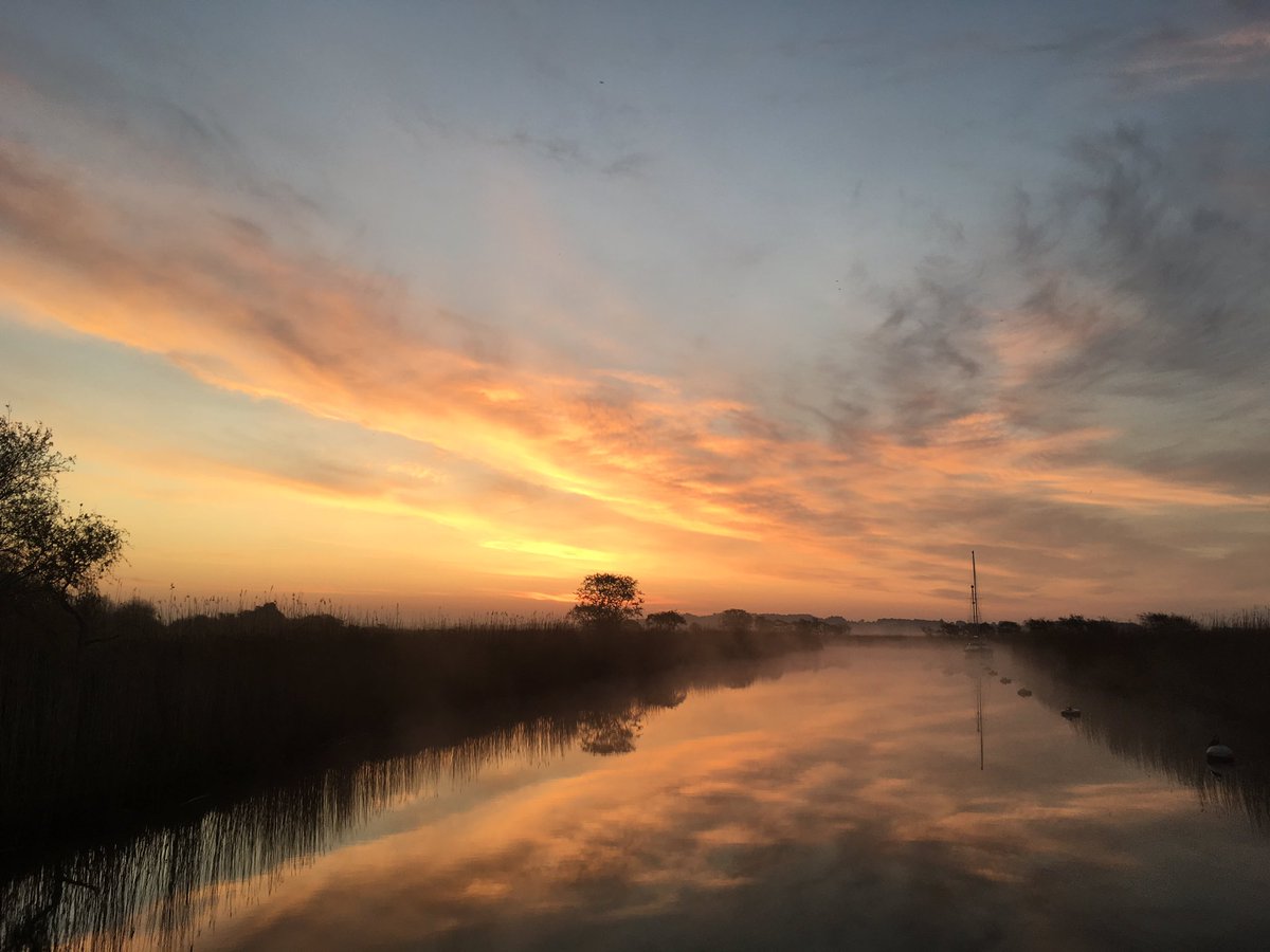 HappyHooker1157's tweet photo. Good morning from a frosty ๐ฅถ Poole Harbour we are just off ๐ฃstill a bit of an East wind though but we will do our best.
We may be home early ๐ณ #keyworker #allowedout ๐ https://t.co/fLtioGWoAC