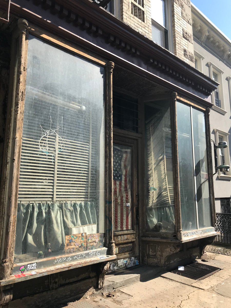 BloodOnTheTapes's tweet photo. Brooklyn, New York, pandemic edition. April 15, 2020. Used to pass by this place on my daily commute, physically. https://t.co/DgSbR4lnz6 #ThingsWeTookforGranted #TheBeatenPath #BobDylan https://t.co/hUqhWtwnY4