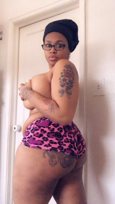 Y&rsquo;all sleep😴 ? https://t.co/i8M2UU55MN<a href="/tag/motivation"class="tags"><span>#motivation</span></a><a href="/tag/chicago"class="tags"><span>#chicago</span></a><a href="/tag/artist"class="tags"><span>#artist</span></a><a href="/tag/shop"class="tags"><span>#shop</span></a><a href="/tag/apparel"class="tags"><span>#apparel</span></a><a href="/tag/boobs"class="tags"><span>#boobs</span></a>