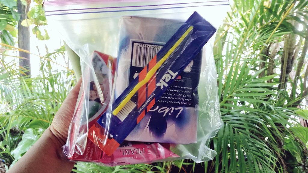annmary_raduva's tweet photo. 30 x dignitary packs for #Kadavu
- 1 × sanitary pads
- 1 × bathing soap
- 1 × toothpaste
- 1 × toothbrush
#ToKadavuWithLove
#LagilagiRelief
#PostTCHarold humanitarian assistance! https://t.co/ihbogAH1nK