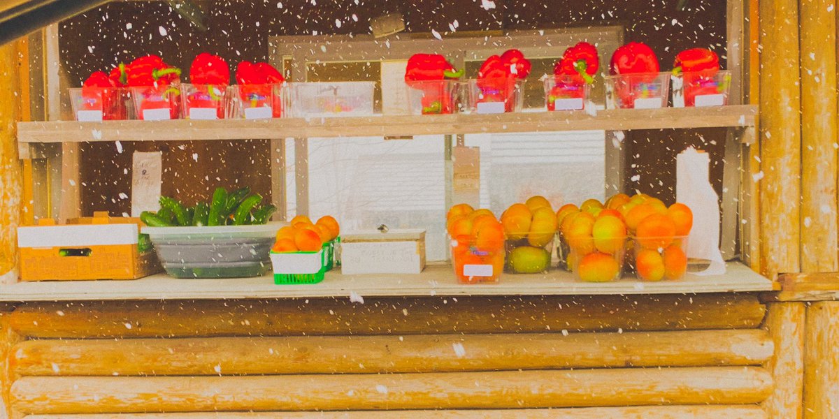 exploreretail's tweet photo. #ExploreRetail:
Fruit and veggie stands:
β
Curbside
β
Contactless
β
Open during a spring snowfall
π
βοΈπ₯βοΈ
The peppers βΊοΈ
#ShopSafe #YQG
#Vegetables #produce #localfood #EssexCounty https://t.co/DiFzhlSkPX