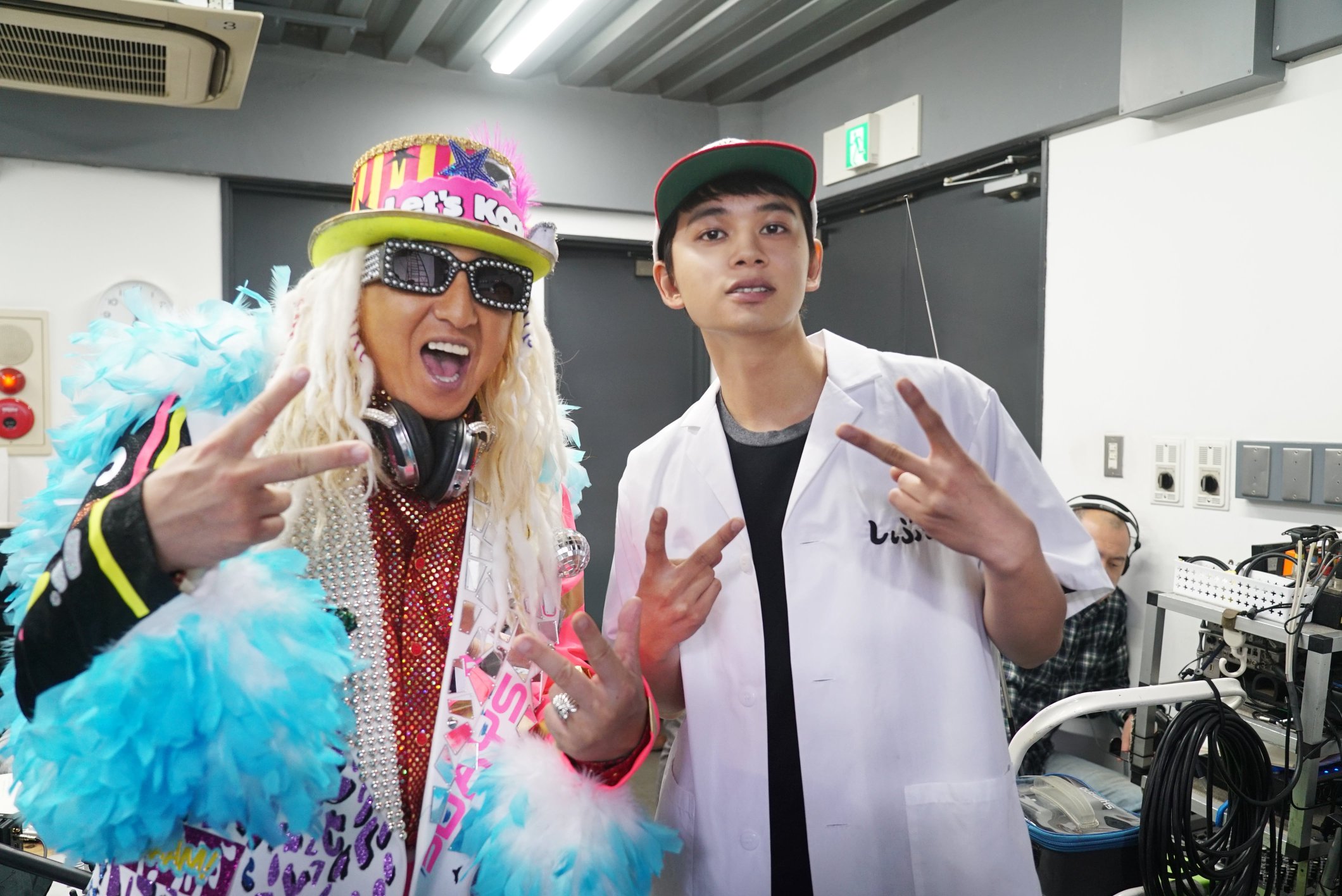 D J K O O 豚でもない映画に初出演しまっす 主人公 アゲ太郎にdjプレイのイロハを教える まさかの本人役です グルーヴもバイブスもとんかつも まさにアゲアゲ最kooに楽しめる映画です Dj Kooの5days パーフェクトdjを劇場で楽しんでいkoo