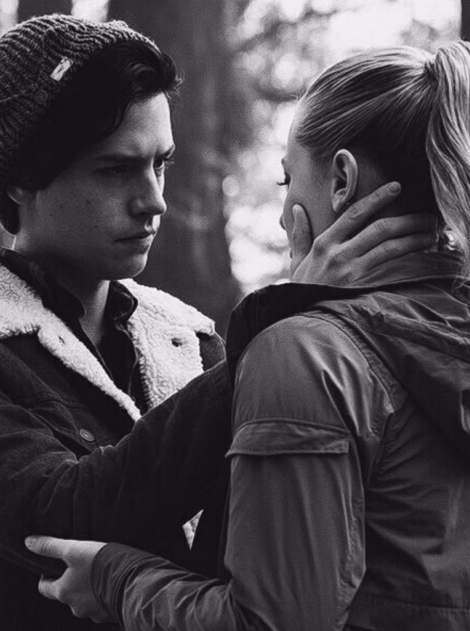 bravelittleg's tweet photo. #ripbughead #bughead 😔🤧here to make everyone emotional like me https://t.co/ThCQt9equl