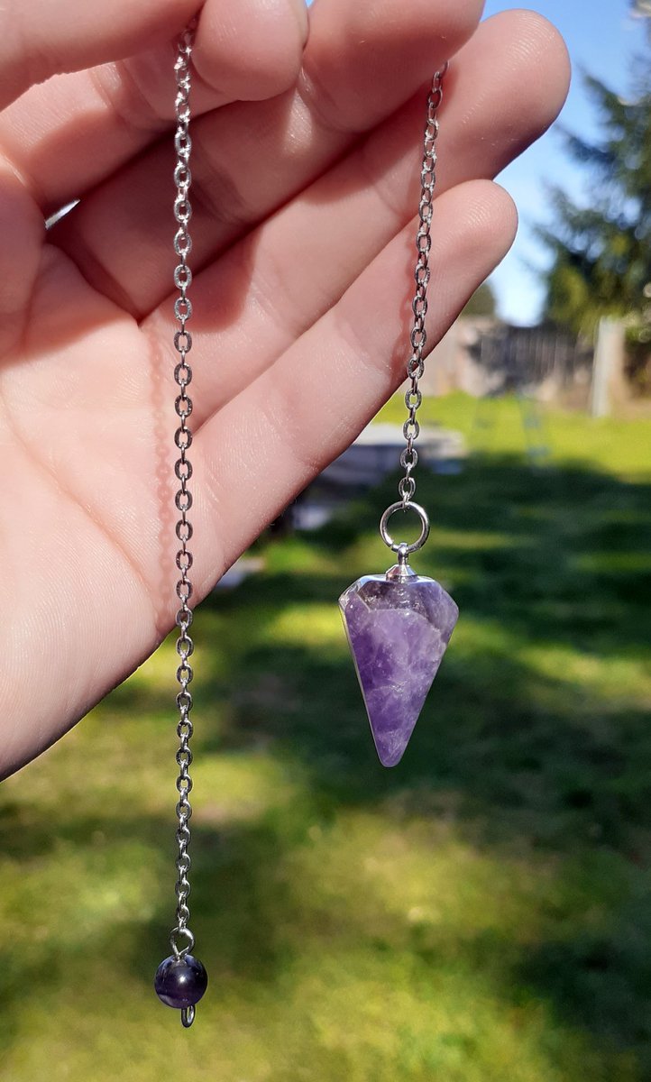 thatwitchholly's tweet photo. My #pendulum is so pretty, I can't get over it 😊💜 #justwitchythings https://t.co/zZhIHYzulV