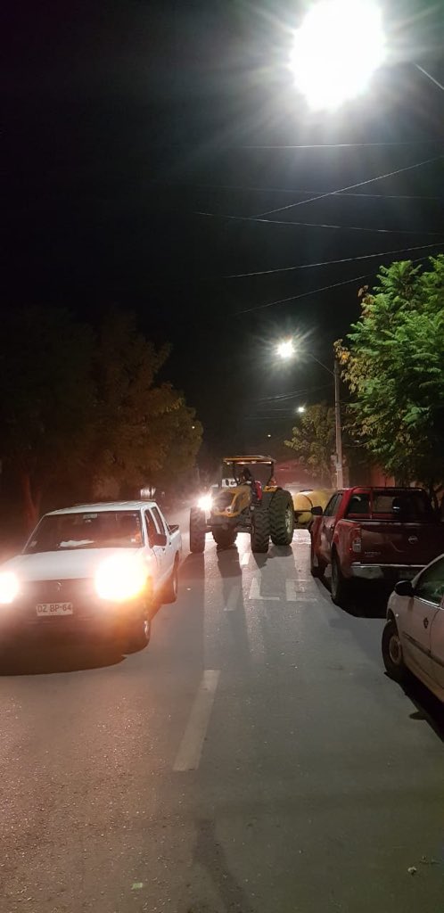 portaldemeli's tweet photo. ✅😷💦AHORA: Pdte. Junta Vecinos #AltosdelParque, #Melipilla, Cristian Silva Pérez, agradece operativo d sanitización coordinado con municipio: “Fue #sanitización y limpieza espiritual. Hay q darle sentido a las cosas, aunque sean pequeñas para algunos, para otros son esperanza”. https://t.co/lWLq8WHoVL