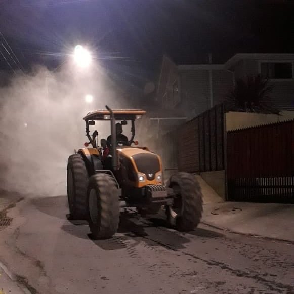 portaldemeli's tweet photo. ✅😷💦AHORA: Pdte. Junta Vecinos #AltosdelParque, #Melipilla, Cristian Silva Pérez, agradece operativo d sanitización coordinado con municipio: “Fue #sanitización y limpieza espiritual. Hay q darle sentido a las cosas, aunque sean pequeñas para algunos, para otros son esperanza”. https://t.co/lWLq8WHoVL