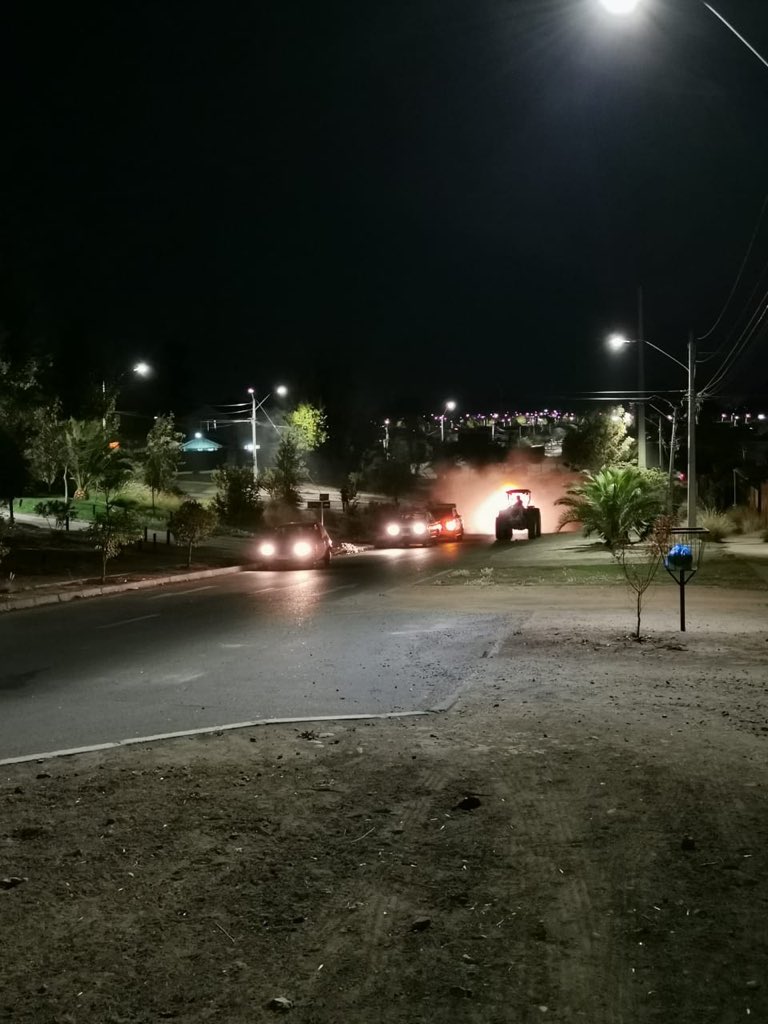 portaldemeli's tweet photo. ✅😷💦AHORA: Pdte. Junta Vecinos #AltosdelParque, #Melipilla, Cristian Silva Pérez, agradece operativo d sanitización coordinado con municipio: “Fue #sanitización y limpieza espiritual. Hay q darle sentido a las cosas, aunque sean pequeñas para algunos, para otros son esperanza”. https://t.co/lWLq8WHoVL