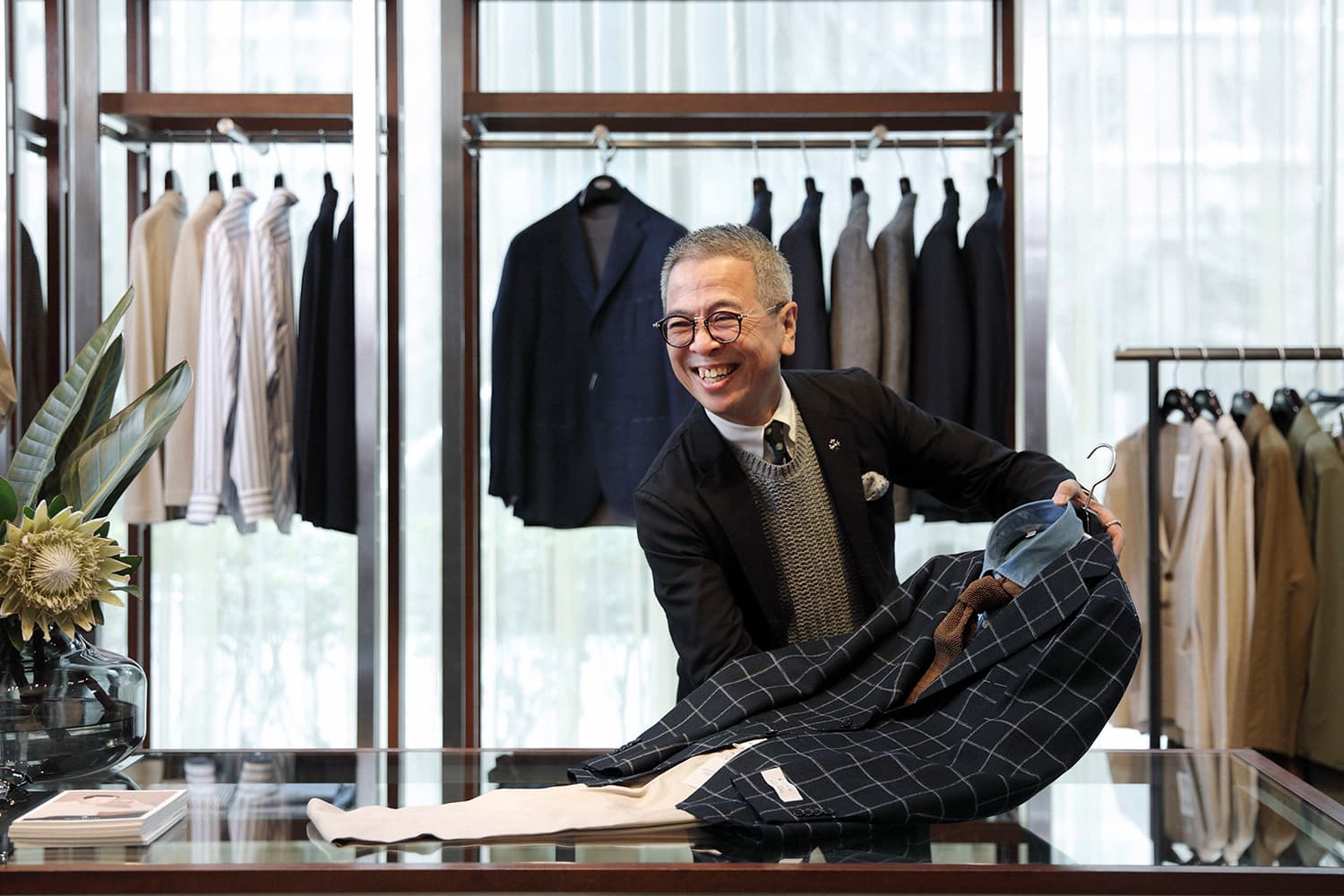 株式会社ユナイテッドアローズ ヒトとモノとウツワ この方をもう一度接客したい 真心と情熱がこもった 接客のプロフェッショナルの人となりとは T Co Wyc9aodcsj 優れた販売に与えられる セールスマスター の プラチナ の授与が決定した