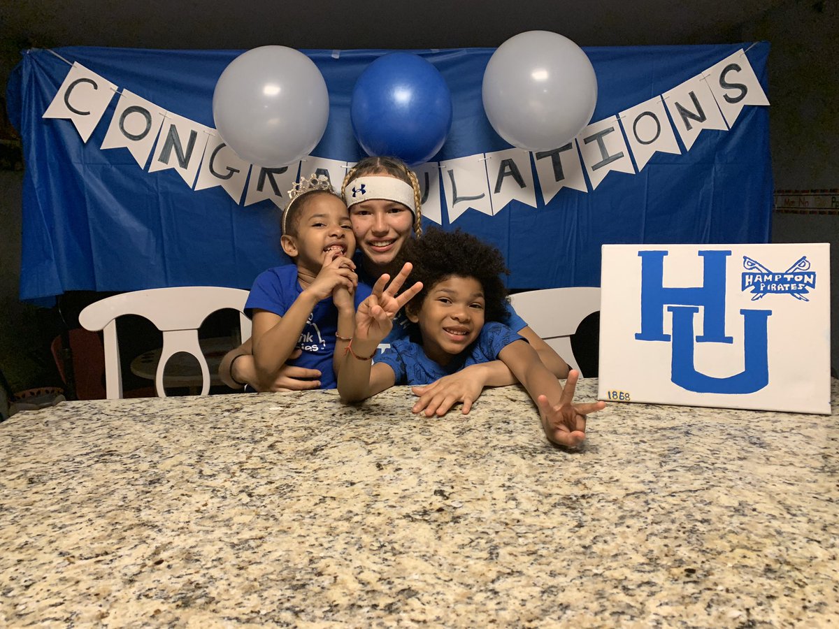 HeavenF_13's tweet photo. COMITTED !!! 💙🤍💙🤍💙🤍🌀
#hamptonuwbb @LadyPiratesWBB https://t.co/Wknuye5Euf