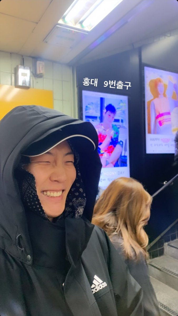when he toured many and gave shout outs to all the birthday support ads and events that ICs organized for him, once again showing how much he appreciates the things that fans do for him  #이승훈_너를위한_세레나데 #WeGotYourBackSeunghoon  @official_hoony_