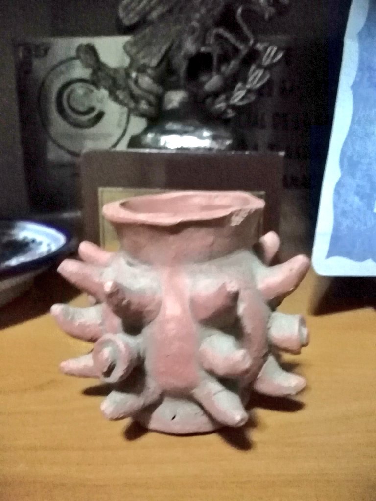 RaulRobertoRR's tweet photo. #hoy en el #DiaMundialDelArte comparto estás bellas expresiones artisticas.
Un modelado en plastilina, obra de @askyfredy; #Octecómatl, vaso sagrado de la zona de #Zultepec #Tecoaque y relieve en metales con el glifo de #Huamantla.
#FelizMiercoles
#MexicoEnCuarentena https://t.co/ITiDKcAdAJ