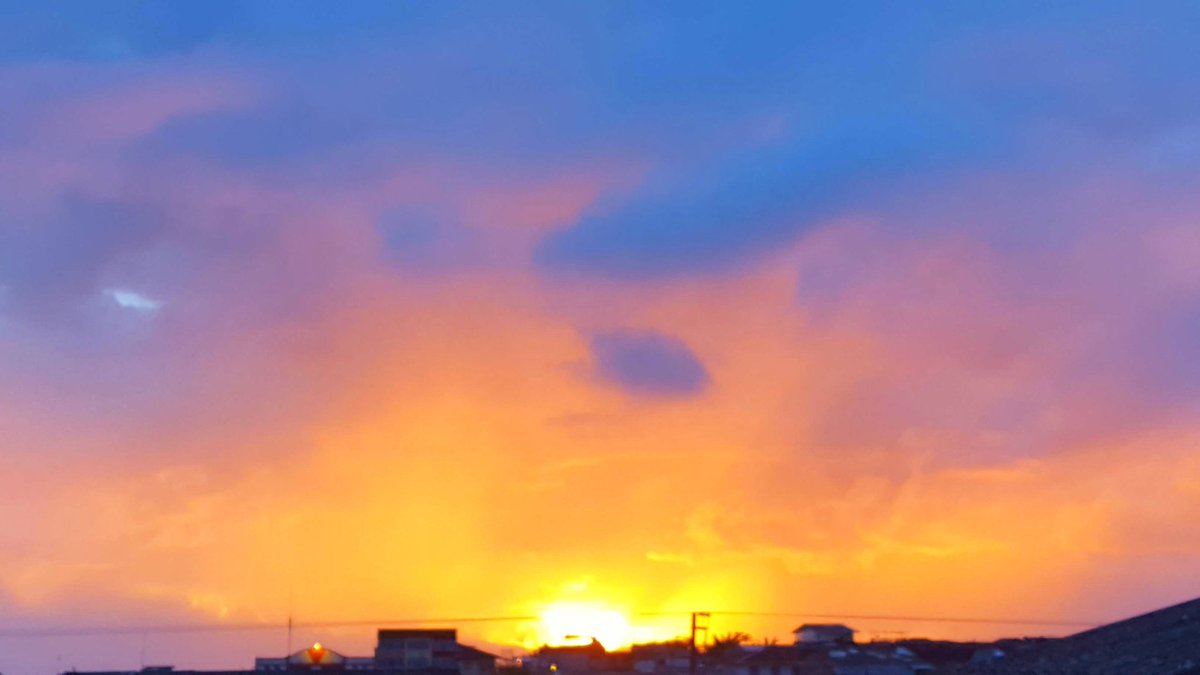 Wiyear17Yepes's tweet photo. @MariadeRomero06 @Letrasdeazahar1 #UnFuerteAbrazo
#Maria.
#Espero
#EstesMuyBien
#Disipando
Estos tiempos
D tormentas.
#Aquí
#SeDerriten
#EnElLienzo
#DMisOjos
#Coloreados
#Inviernos
#QSiempre
#lloviznan
#DSuNostalgia
#Gotereados
#Versos
🌼🍃🌦 https://t.co/XMCa8lhwBZ