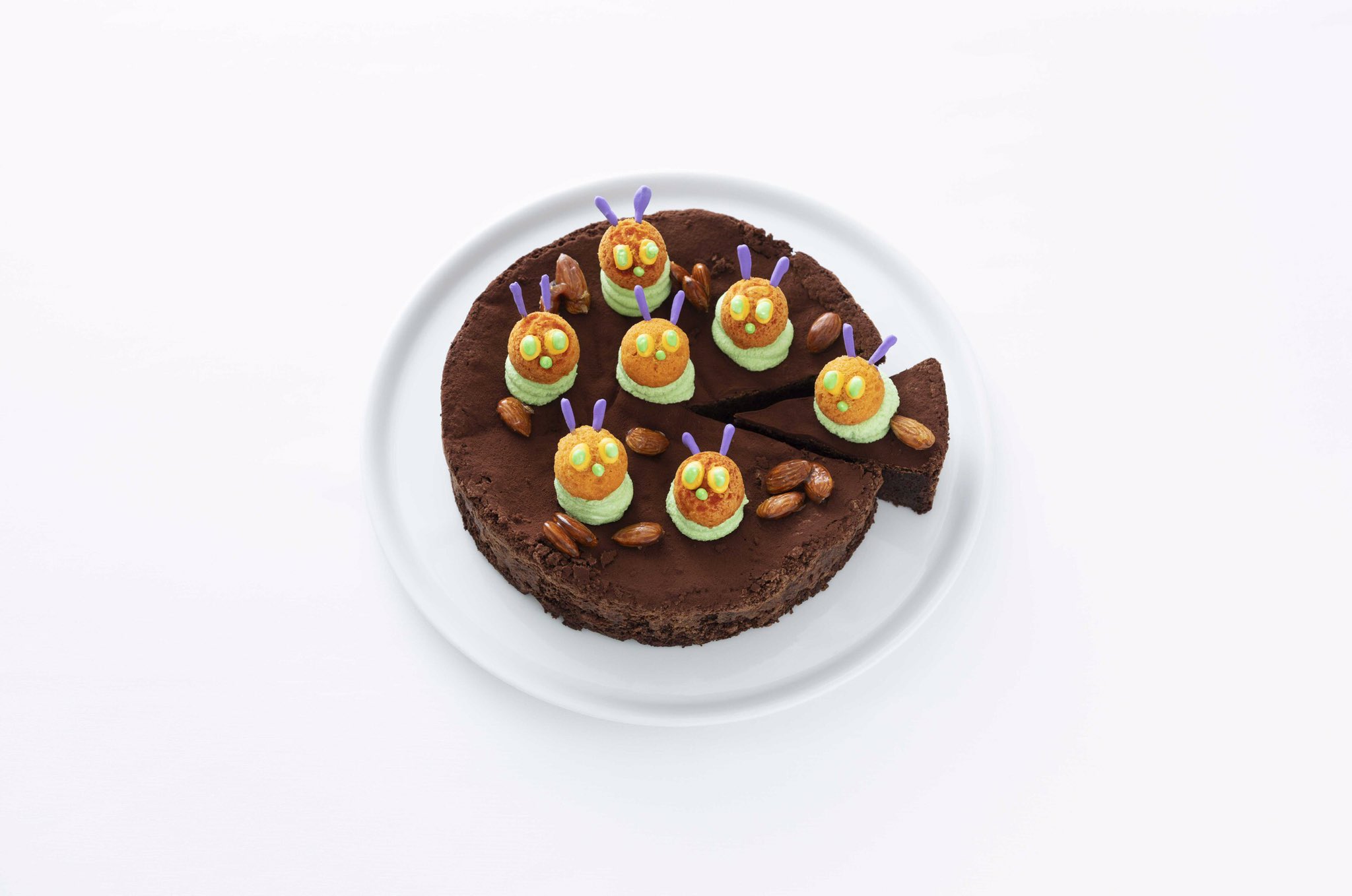 Play Play Cafe エリックカールメニュー紹介 デザートもあります あおむしと目が合いますね はらぺこあおむしのフルーツパフェ はらぺこあおむしのガトーショコラ おほしさまのチーズケーキ T Co Kujdndeomf