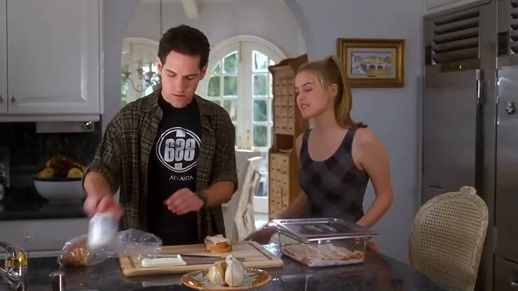 "ช่วงกักตัว ไม่รู้จะทำอะไร ก็เลยว่าจะทำอาหารไทยสักหน่อย อ้อ ส่วนเธอ ออกห่างไปก่อนเลย ยัง ยัง อีกนิดนึง เยี่ยม"
เปิดคลิปต้มข่าไก่ testy