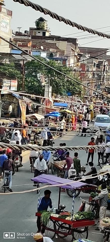 amit7627's tweet photo. @maharajganjpol Sir nautanwa me koi bhi lock down ka palan nahi kar raha hai aap se nivedan hai ki kadi se kadi karwahi karnay ki kripa kare. Ye hai nautanwa bazar ka nazara.. https://t.co/SP48L95qyo