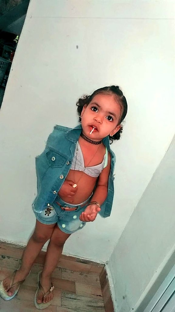 RubroOoNegraa's tweet photo. Diinda ama qd tentamos brincar de alguma coisa e vc fica assim , encantada e paralisada cm esses olhinhos pra mim๐ฅบ๐ค๐ป๐
#Meutdo
#MhViida
#Mhpequena https://t.co/3aqjetcvgp