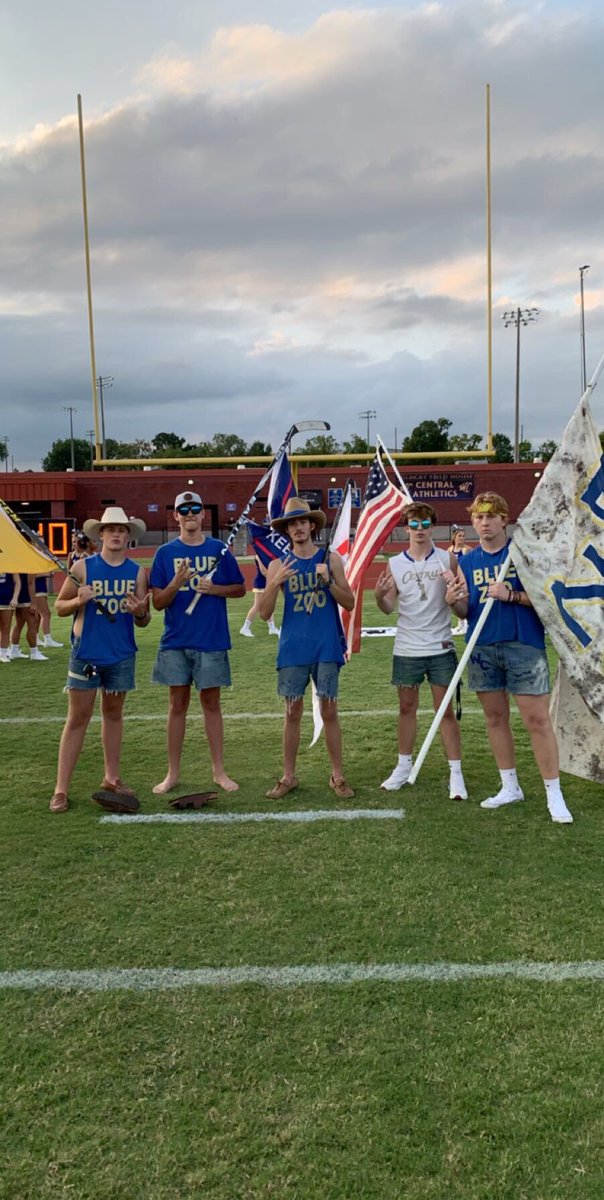 TheBlueZoo_'s tweet photo. #Classof2020 Signing out✌🏼🚾 C/o ‘21, Y’all better not disappoint next year‼️ https://t.co/0YaUwDr5TN