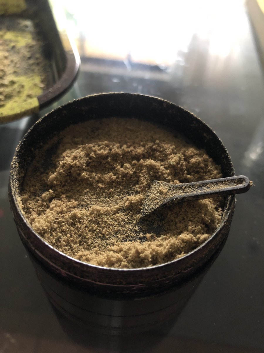 Kief saves lives 

#Mmemberville #CannabisCommunity #StonerFam #cannabisculture #womenwhogrow #womenandweed #cannabis #kief #trichomes #womengrow