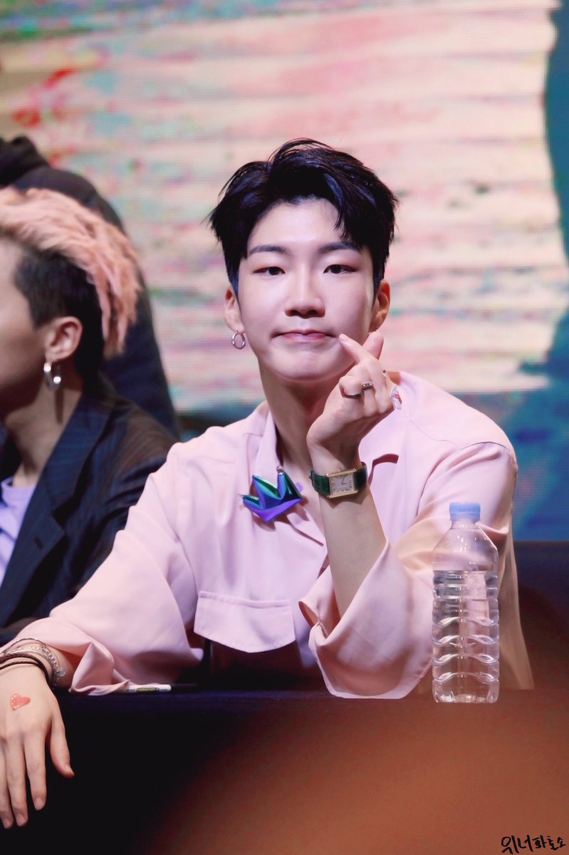 Maya_lert's tweet image. I love mini heart from you..💙
#3well
#이승훈_너를위한_세레나데
#절대_이승훈_기다려 #hoony #leeseunghoon #이승훈
#wegotyourbackseunghoon #justcallmynameleeseunghoon
#maetamong