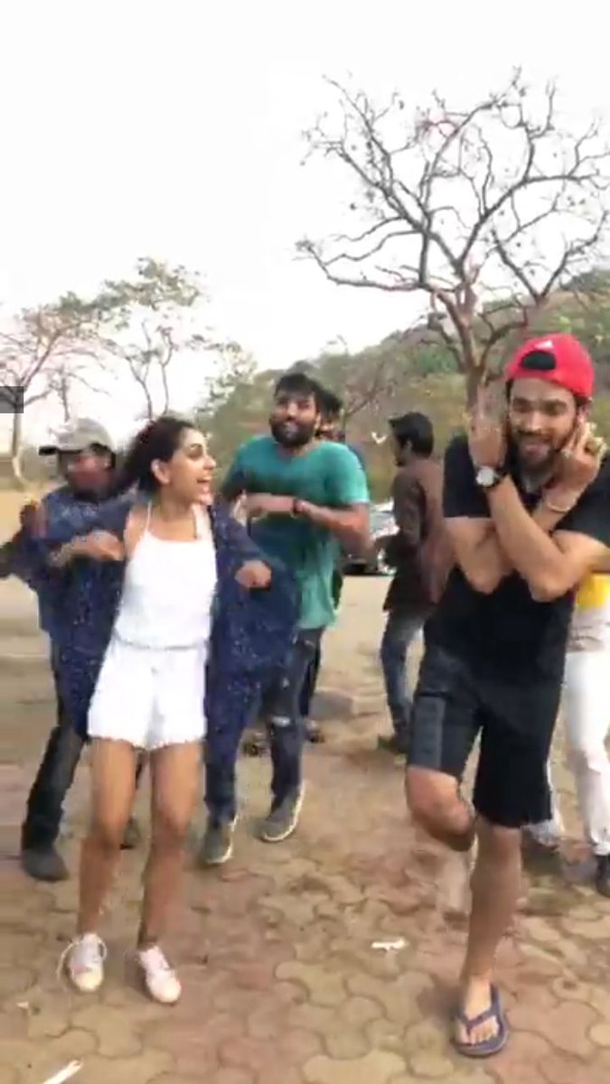 a1syahabdul's tweet photo. 16/4: The date which is dedicated to their Yaariaan, that positive vibes &amp; energy + smiles you get just by watching them being happy together in that live till today's.

#KaisiYehYaariaan is a golden show &amp;  #MaNan together makes a superior power. God bless their bond, Hamesha ❤ https://t.co/jAJpvwqgif