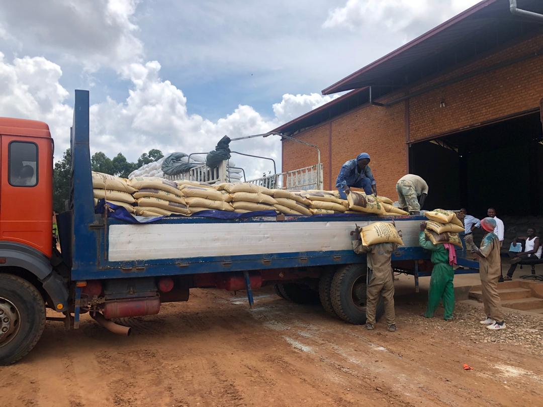 Kabuye Sugar Works just donated 13.6tns of sugar . Thank you for your kindness. 👏👏 #WeAreInThisTogether
