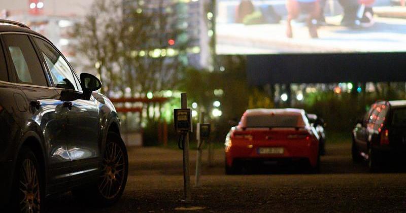 kanews's tweet photo. 🎬🎥 Ins #Kino gehen - trotz #Corona? Das geht - ab dem kommenden Mittwoch in #Karlsruhes erstem #Autokino auf dem #Messplatz an der #Durlacher Allee! Wie das funktioniert und welche #Filme auf dem #Programm stehen: 👇👇👇 https://t.co/OzZYerqf4V https://t.co/zeFta4jlBw