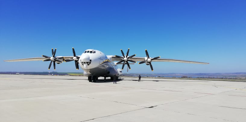 AeronewsGlobal's tweet photo. Unmistakable: @AntonovCompany's An-22 has visited Burgas Airport (BOJ), Bulgaria this morning. Photos: Pavel Georgiev. @AirlinesAntonov @flightradar24 @PlaneSpotIsCool @SpaethFlies @MaxK_J https://t.co/12gmJBY4ao