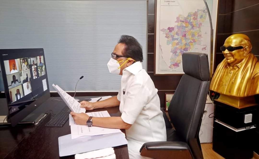 DhineshDheena13's tweet image. அனைத்து கட்சி கூட்டம்னு சொல்லிட்டு, இப்படி கூட்டணி கட்சிகளோடு #Group_study நடத்துறிங்களே - தலீவரே