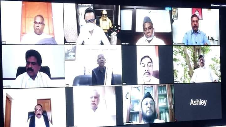 DhineshDheena13's tweet image. அனைத்து கட்சி கூட்டம்னு சொல்லிட்டு, இப்படி கூட்டணி கட்சிகளோடு #Group_study நடத்துறிங்களே - தலீவரே